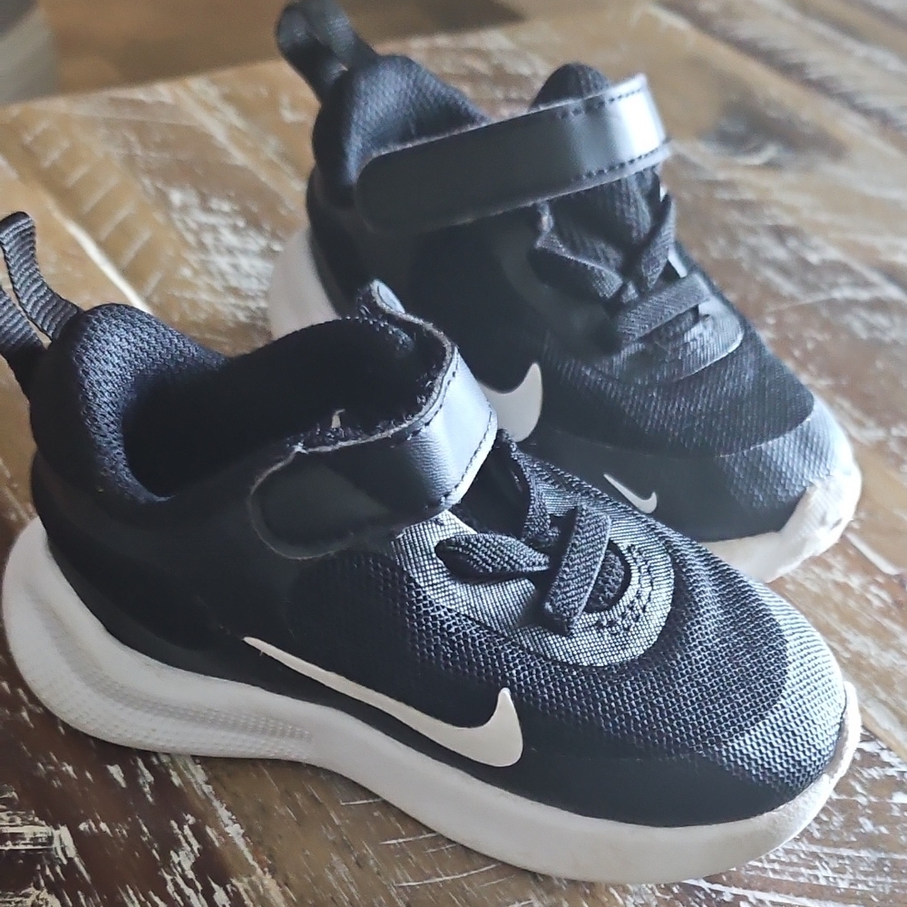 Nike Kids Black and White Sneakers